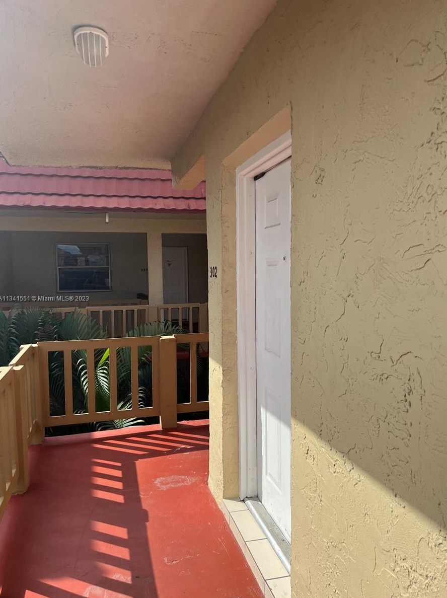 4655 Palm Ave #302, Hialeah, FL 33012