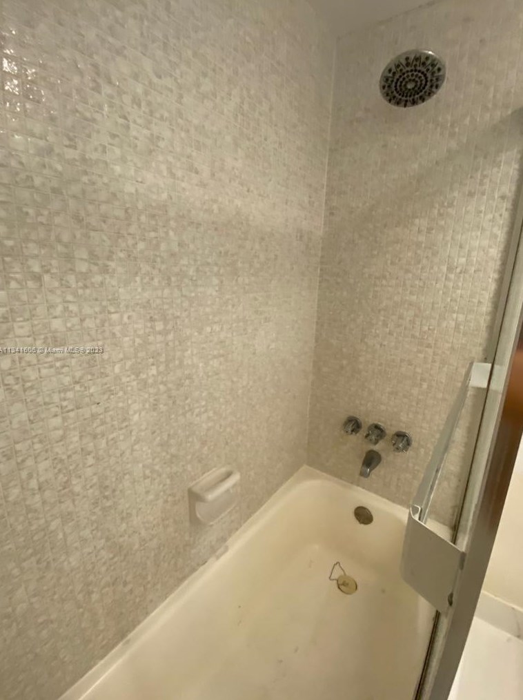 4001 Ocean Dr, Hollywood FL 33019-3005 exterior