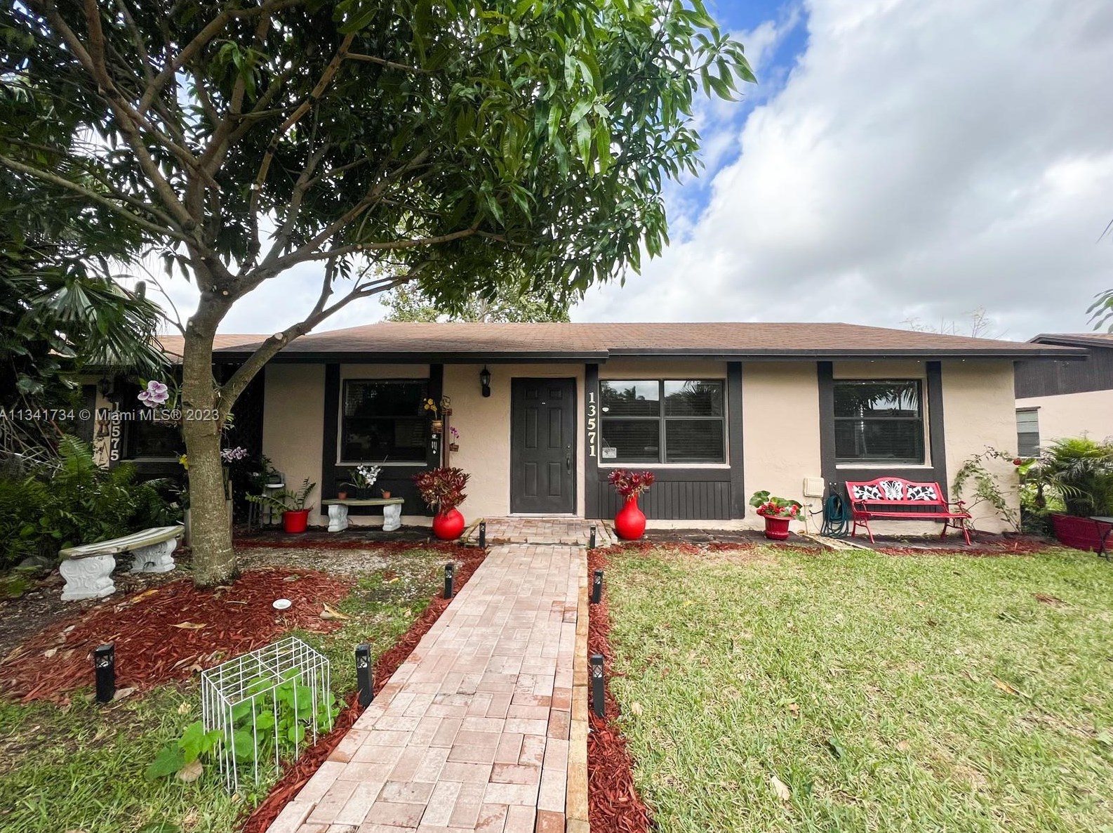 13571 49th Ter, Miami, FL 33175-3805
