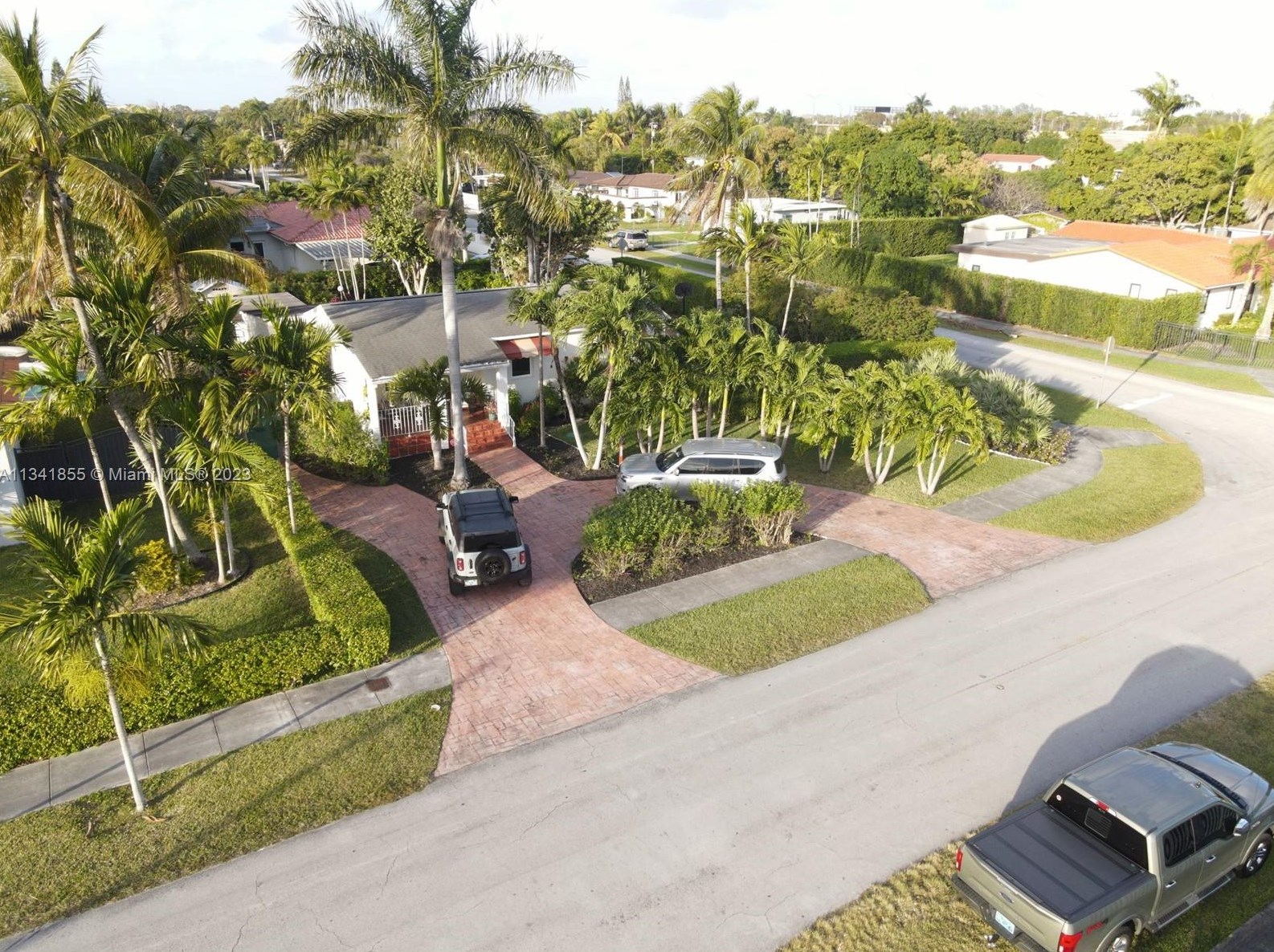 7855 28th St, Miami, FL 33155-2657