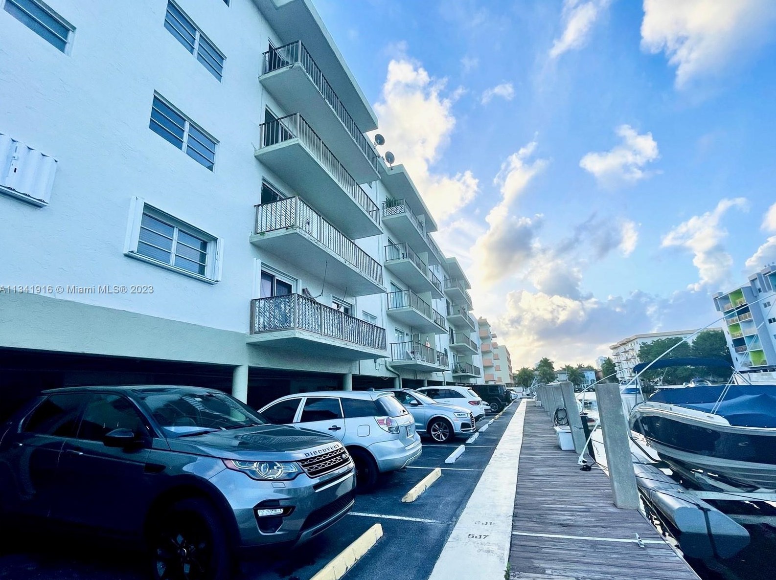 3665 167th St, Miami FL 33160-4120 exterior