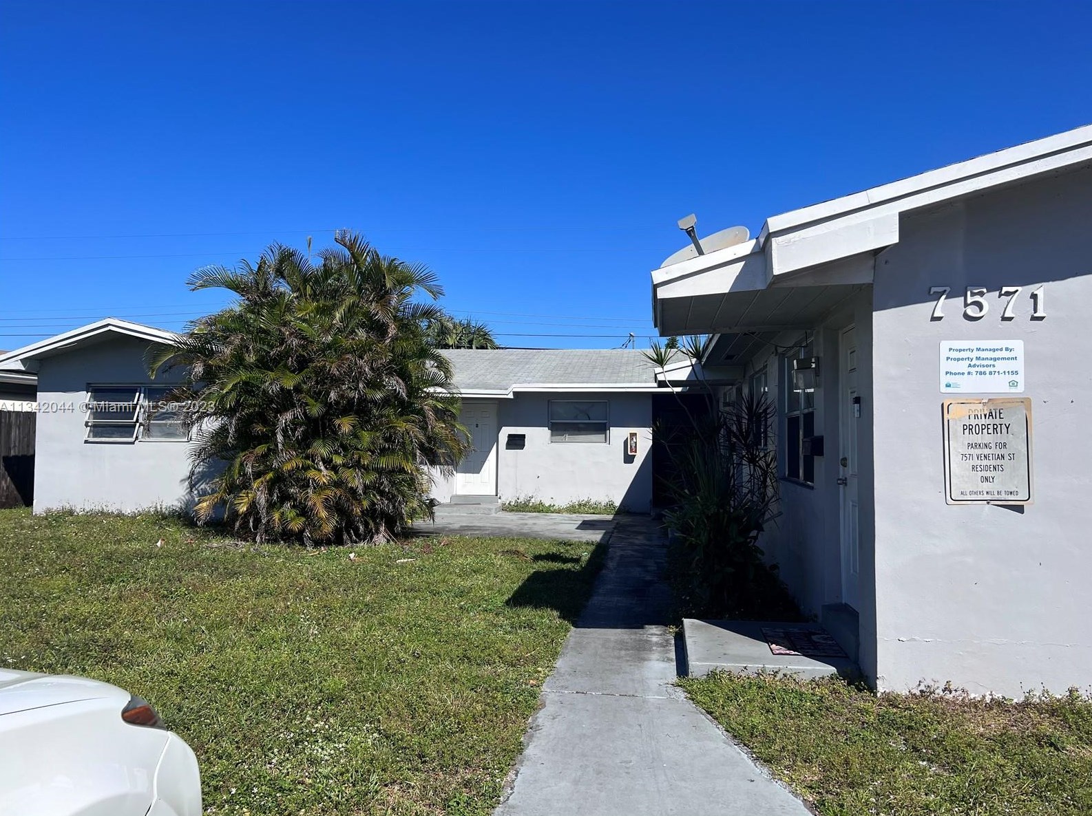 7571 Venetian St, Hollywood, FL 33023-7810