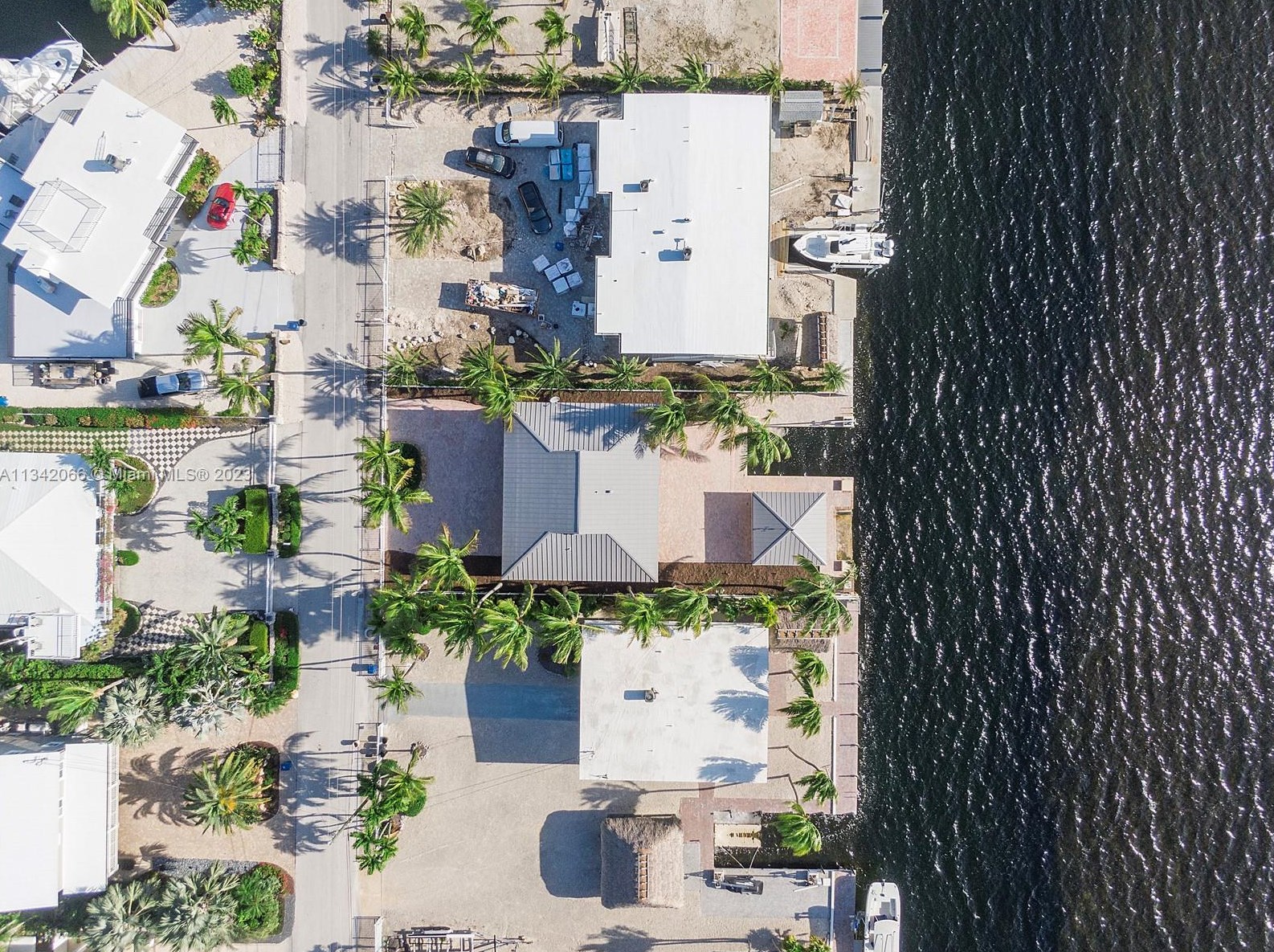 632 Island Dr, Key Largo, FL 33037