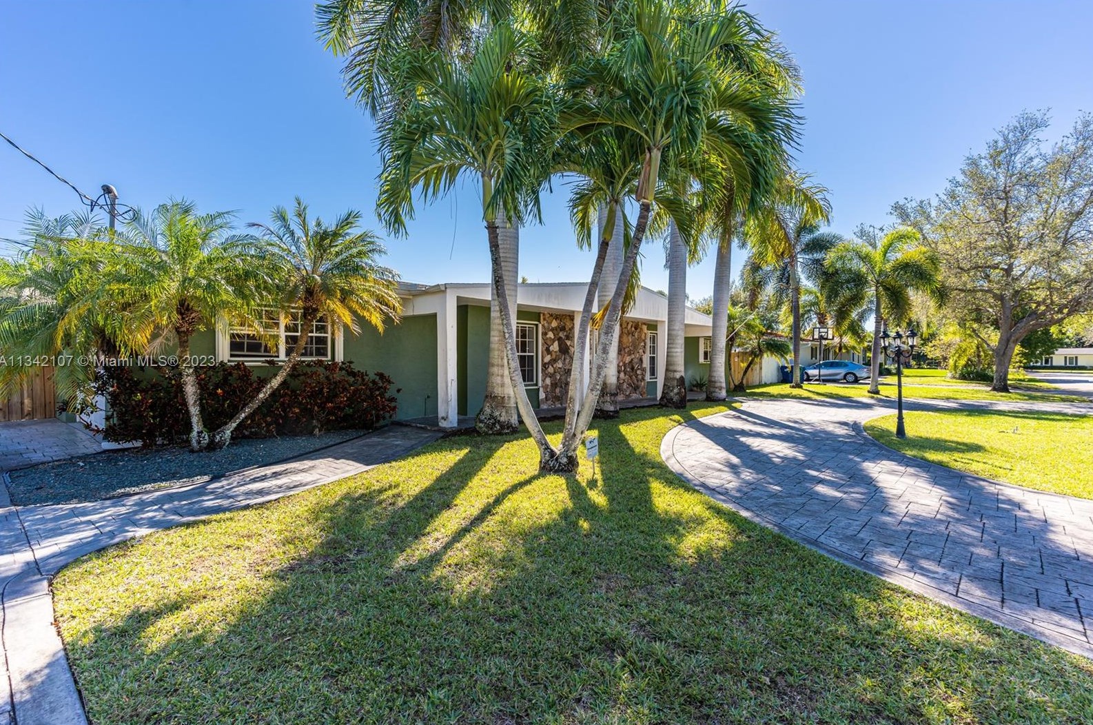 15401 89th Ct, Miami, FL 33157-1917