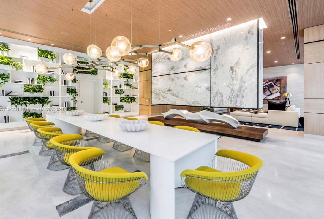 45 9th St, Miami FL 33132-1714 exterior