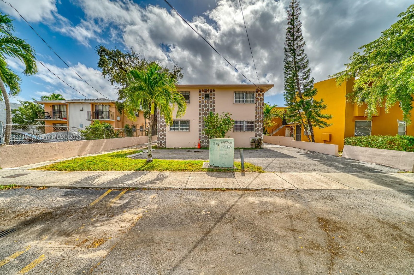1828 19th St, Miami, FL 33125-1439