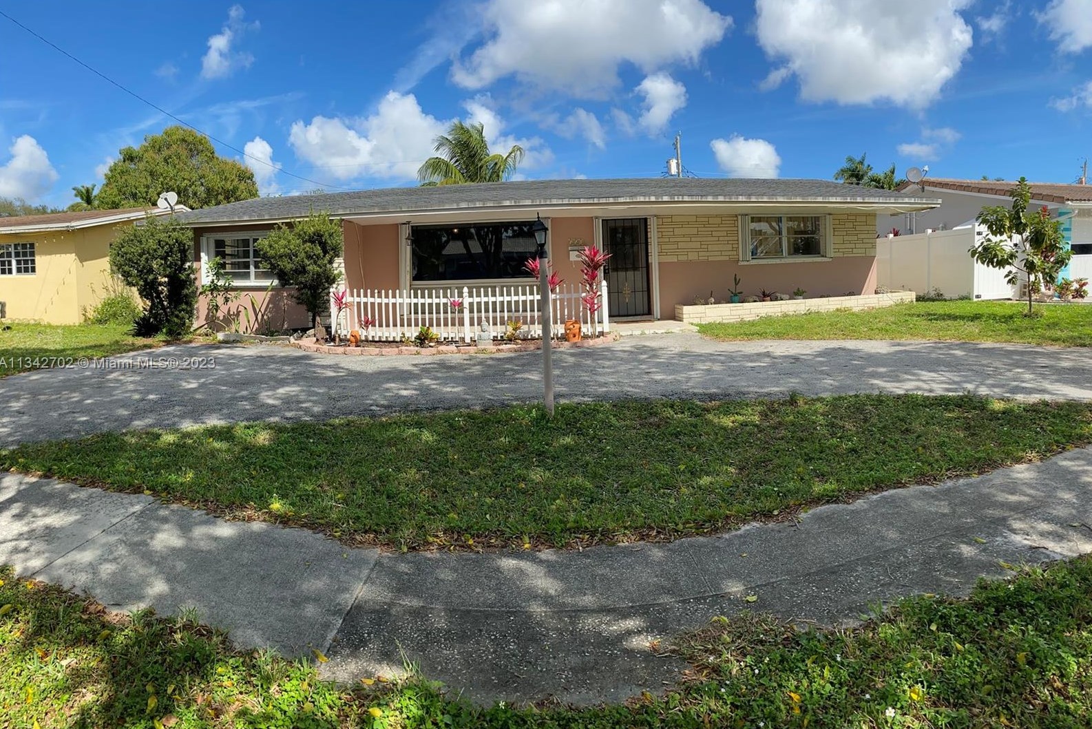 551 Crescent Dr, Hollywood, FL 33021-7501