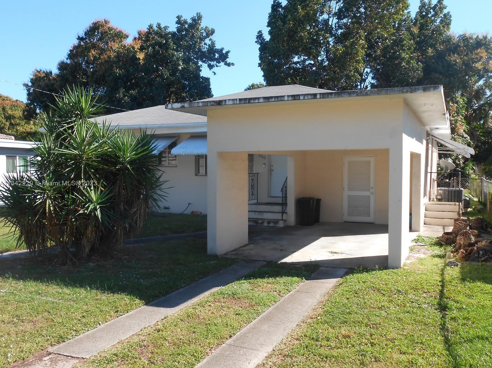 560 112th St, Miami, FL 33161-7162