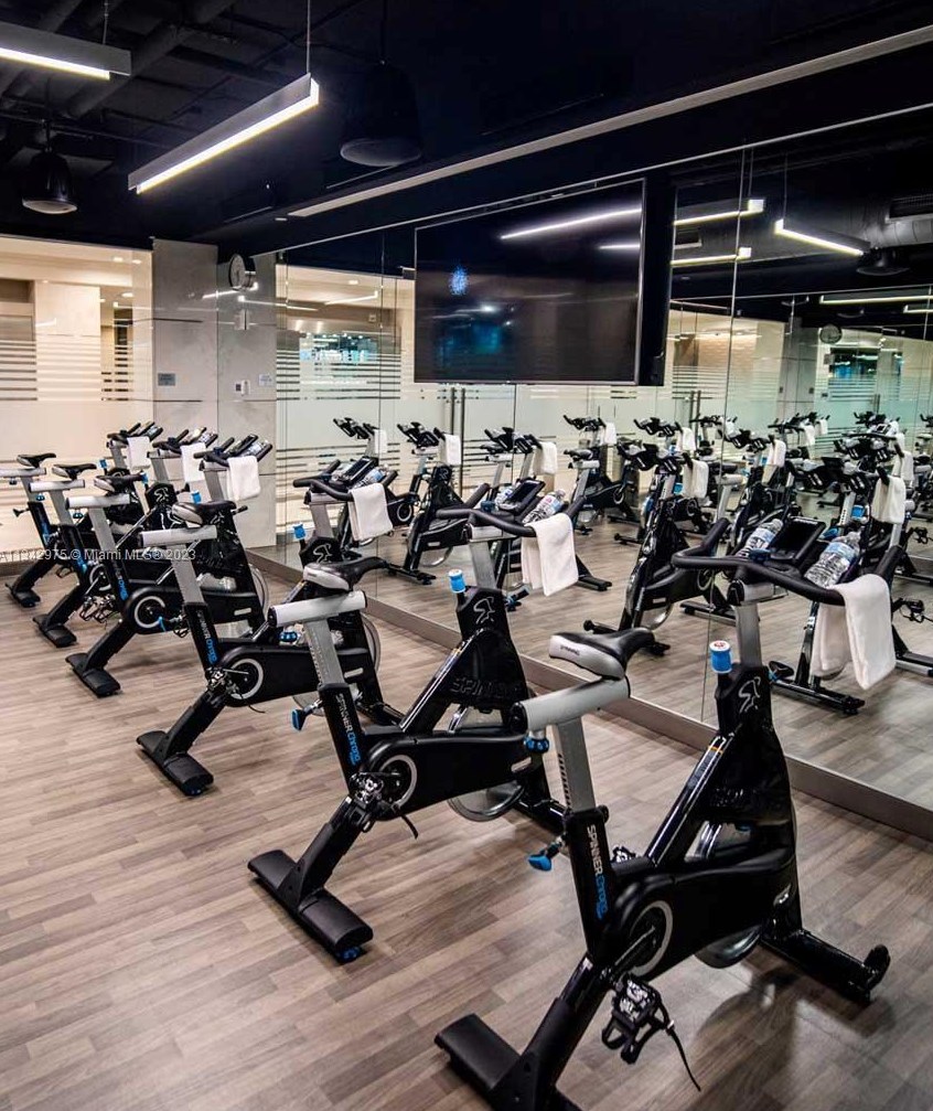 20155 38th Ct, Miami FL  33180-3126 exterior