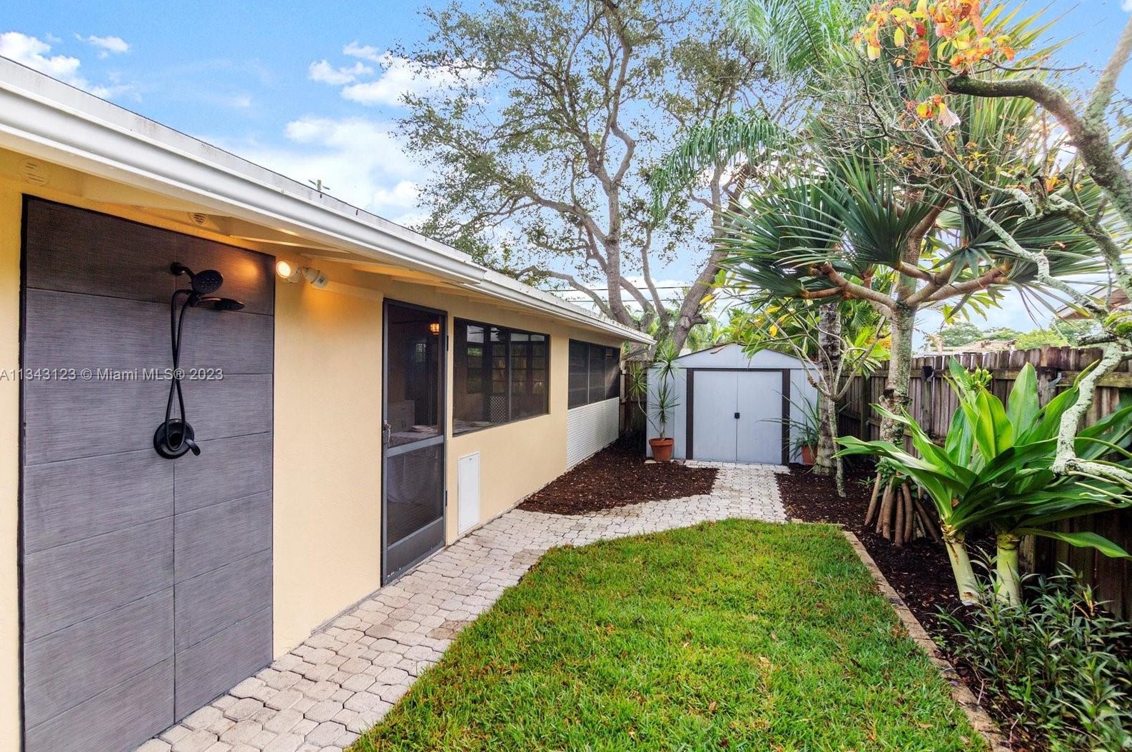 404 Caloosahatchee Ave, Jupiter FL  33458-5604 exterior