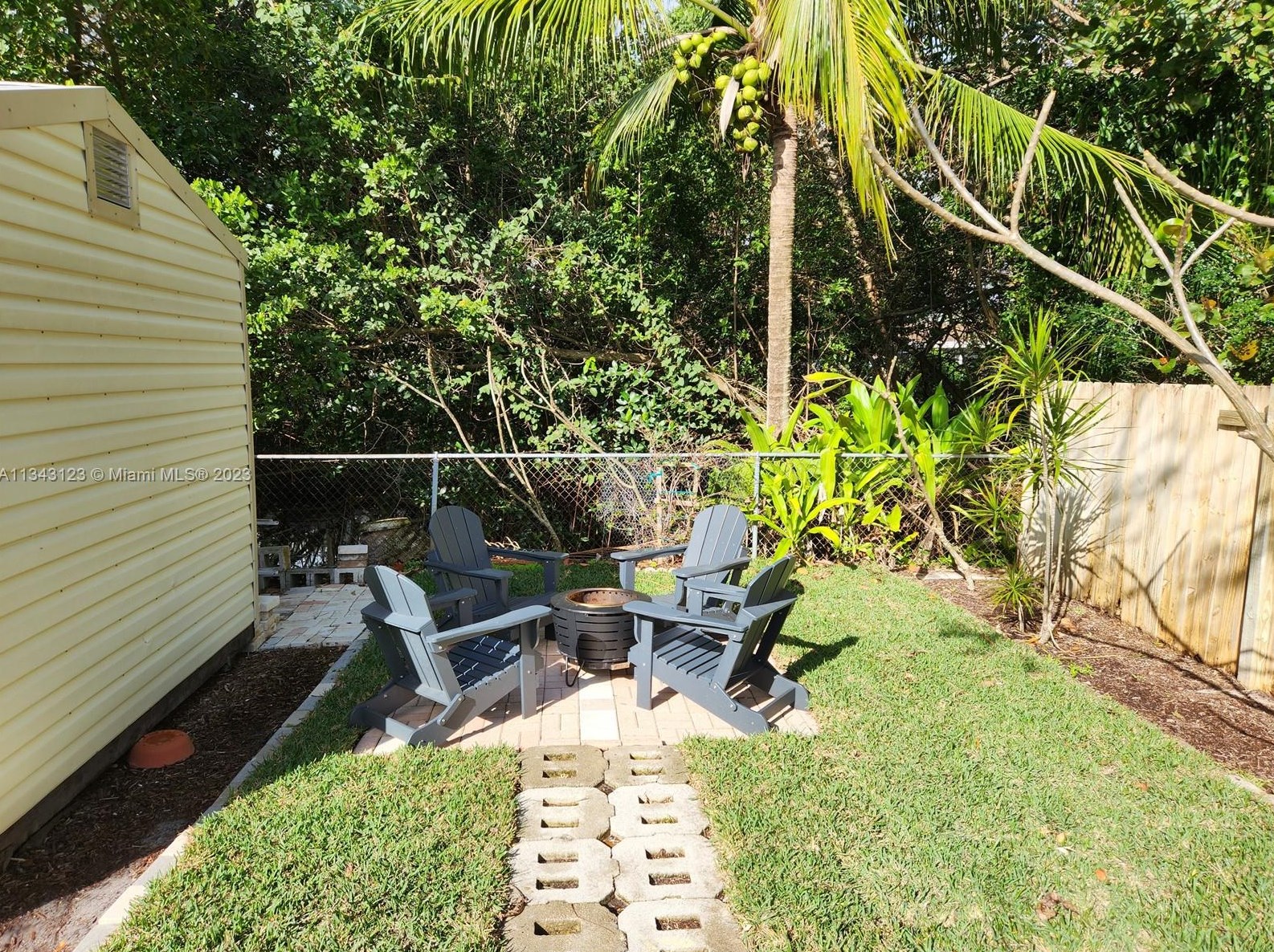 404 Caloosahatchee Ave, Jupiter FL  33458-5604 exterior