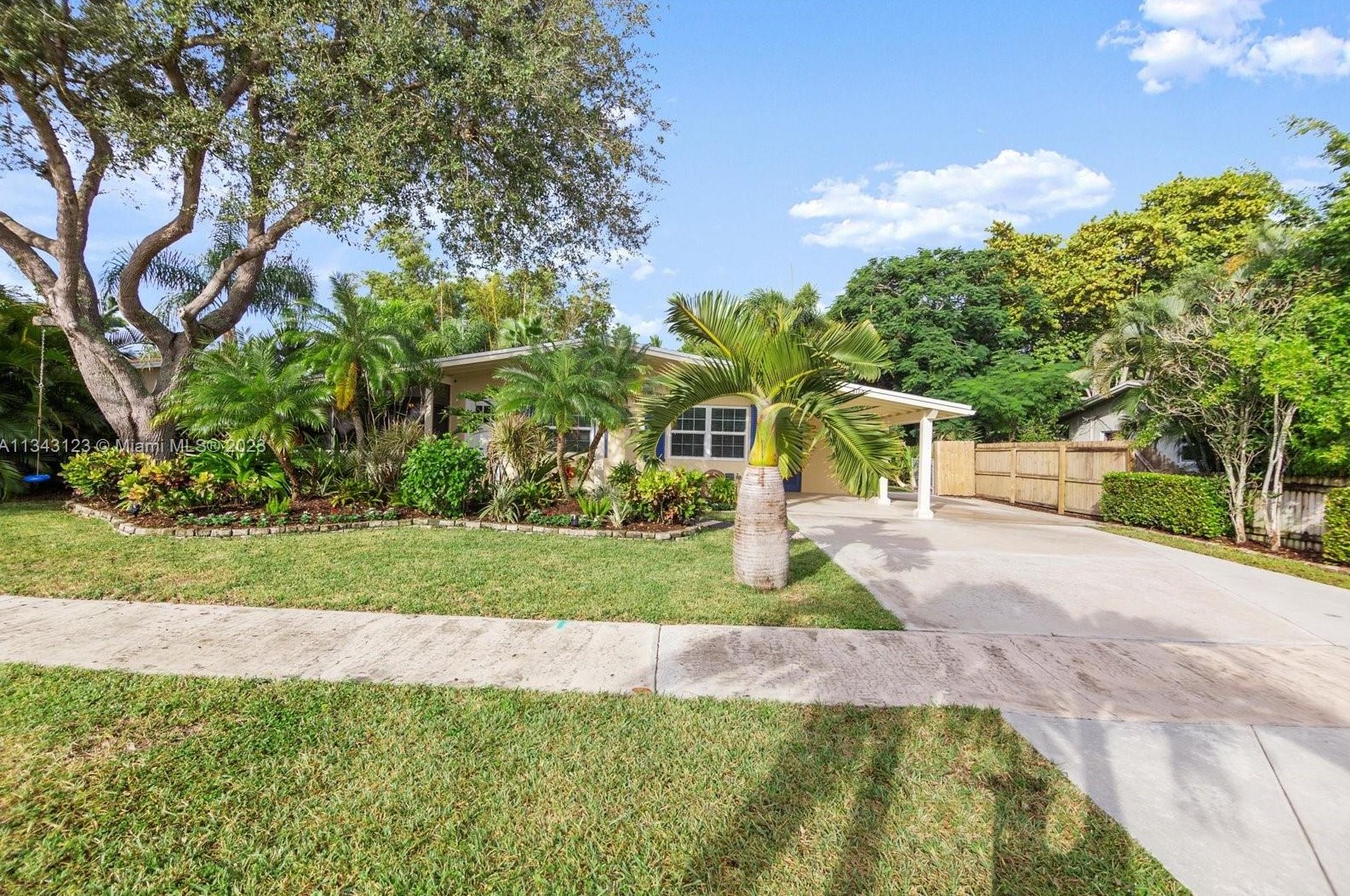 404 Caloosahatchee Ave, Jupiter FL  33458-5604 exterior