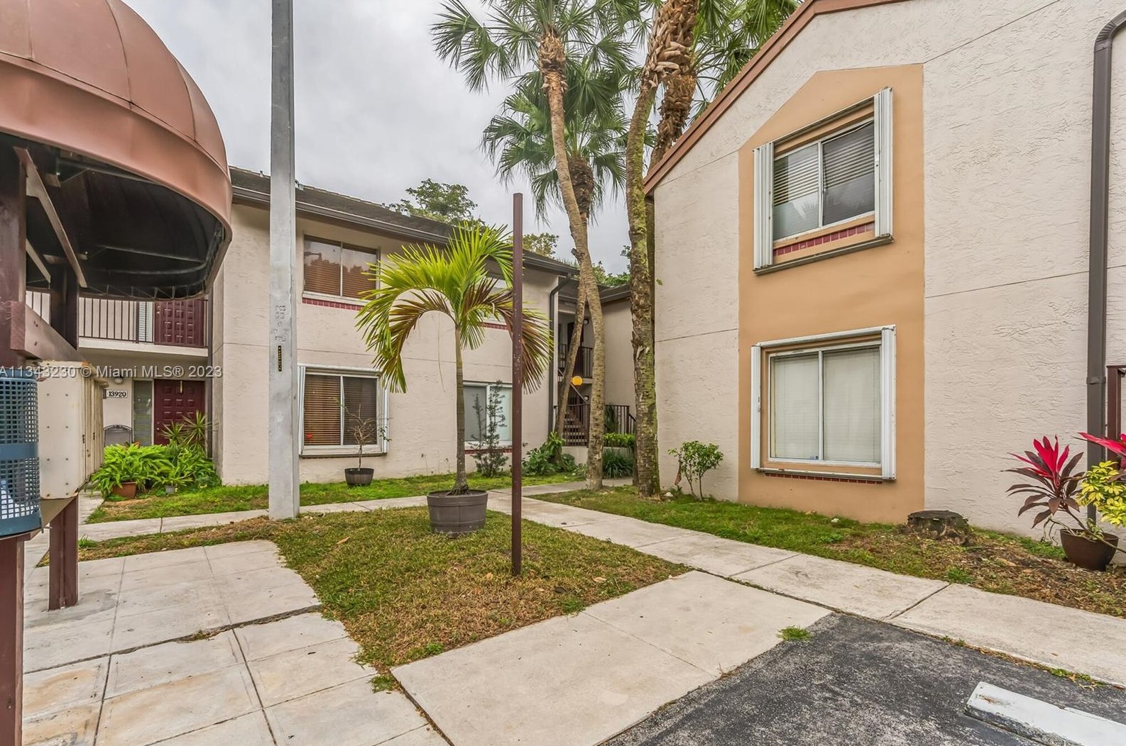 13930 90th Ter, Miami, FL 33186-7881