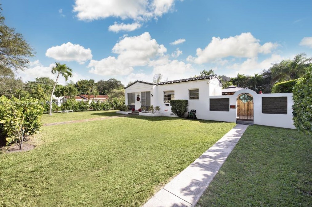 690 118th St, Miami, FL 33161-6207