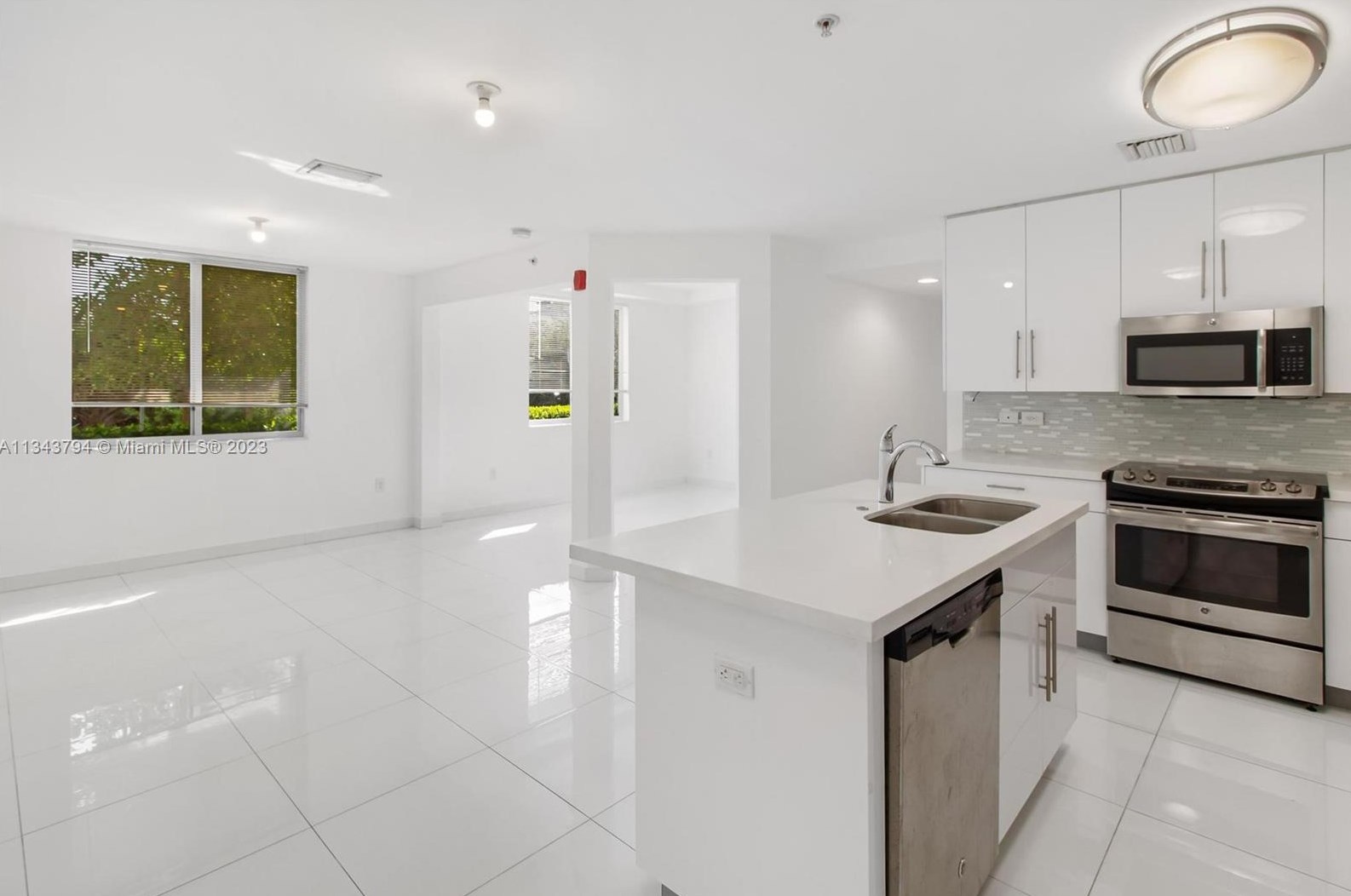 2651 212th Ter, Miami FL  33180-1136 exterior