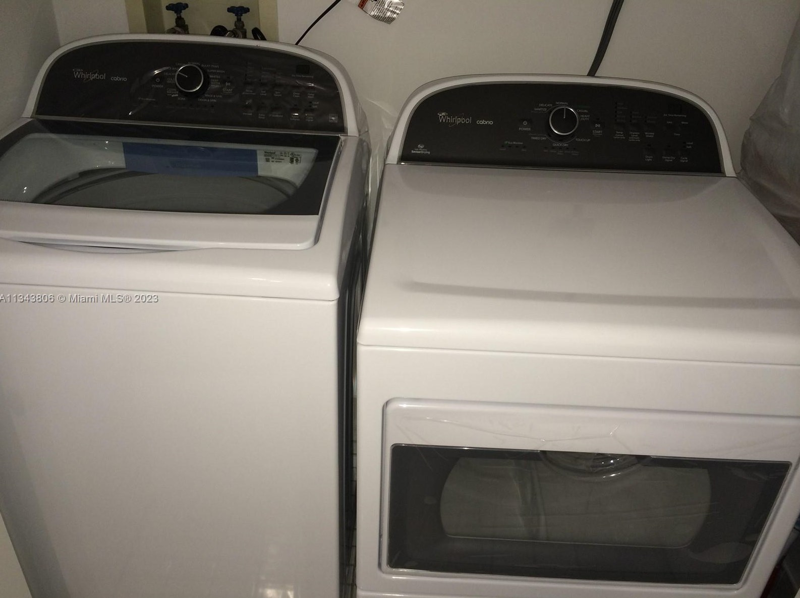 19355 Turnberry Way, Miami FL 33180-2531 exterior