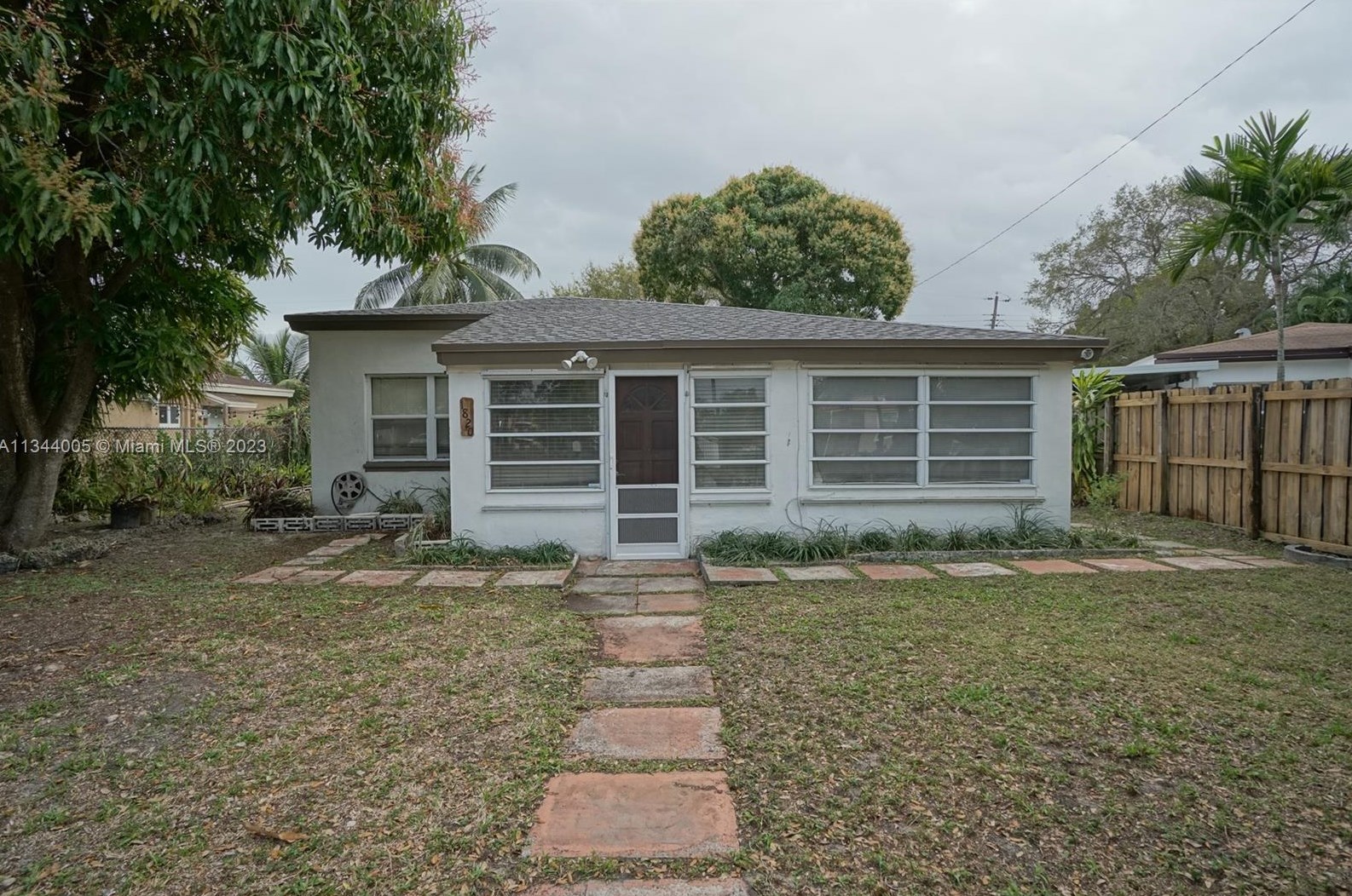 1820 181st St, Miami, FL 33162-1523