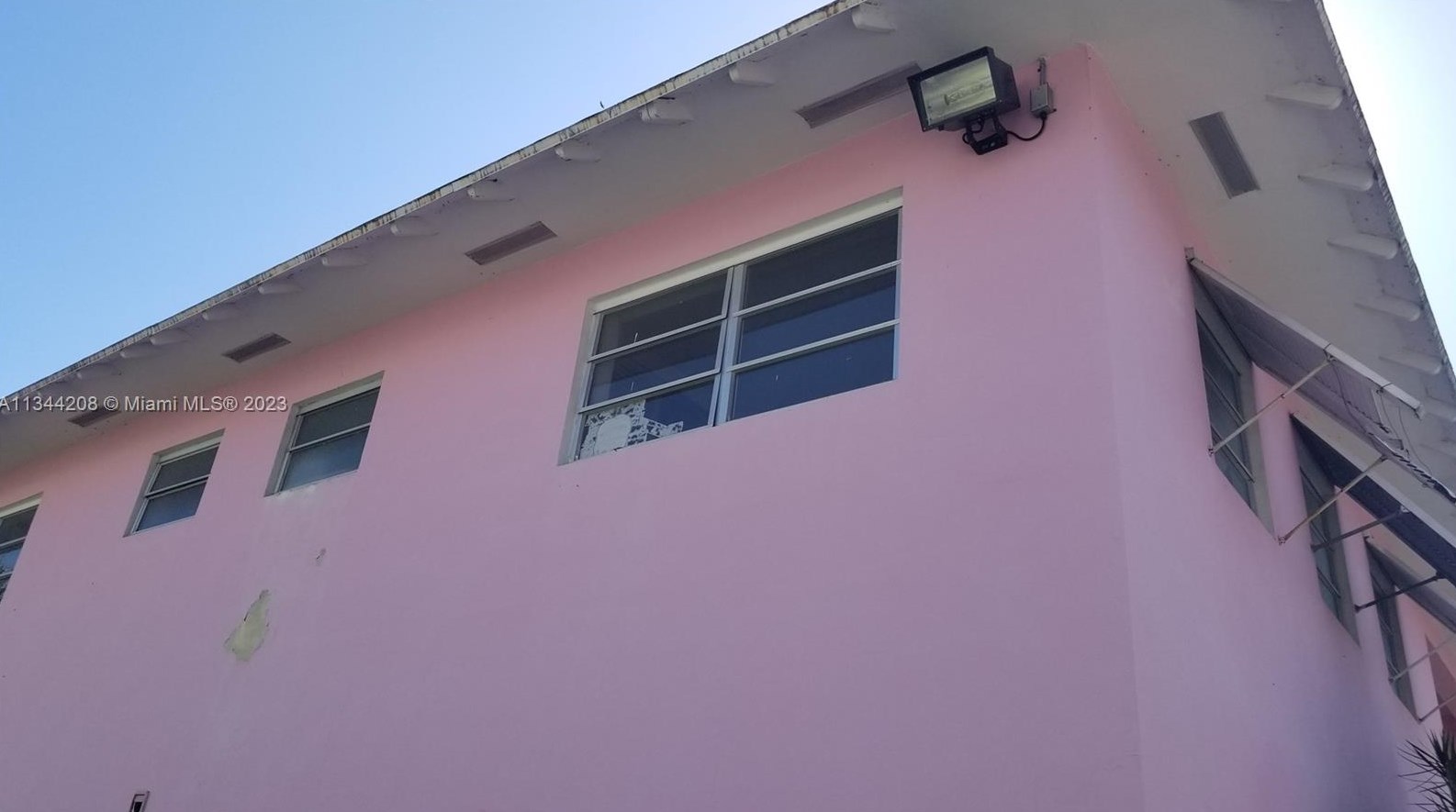 7560 82nd St, Miami, FL 33143-7304