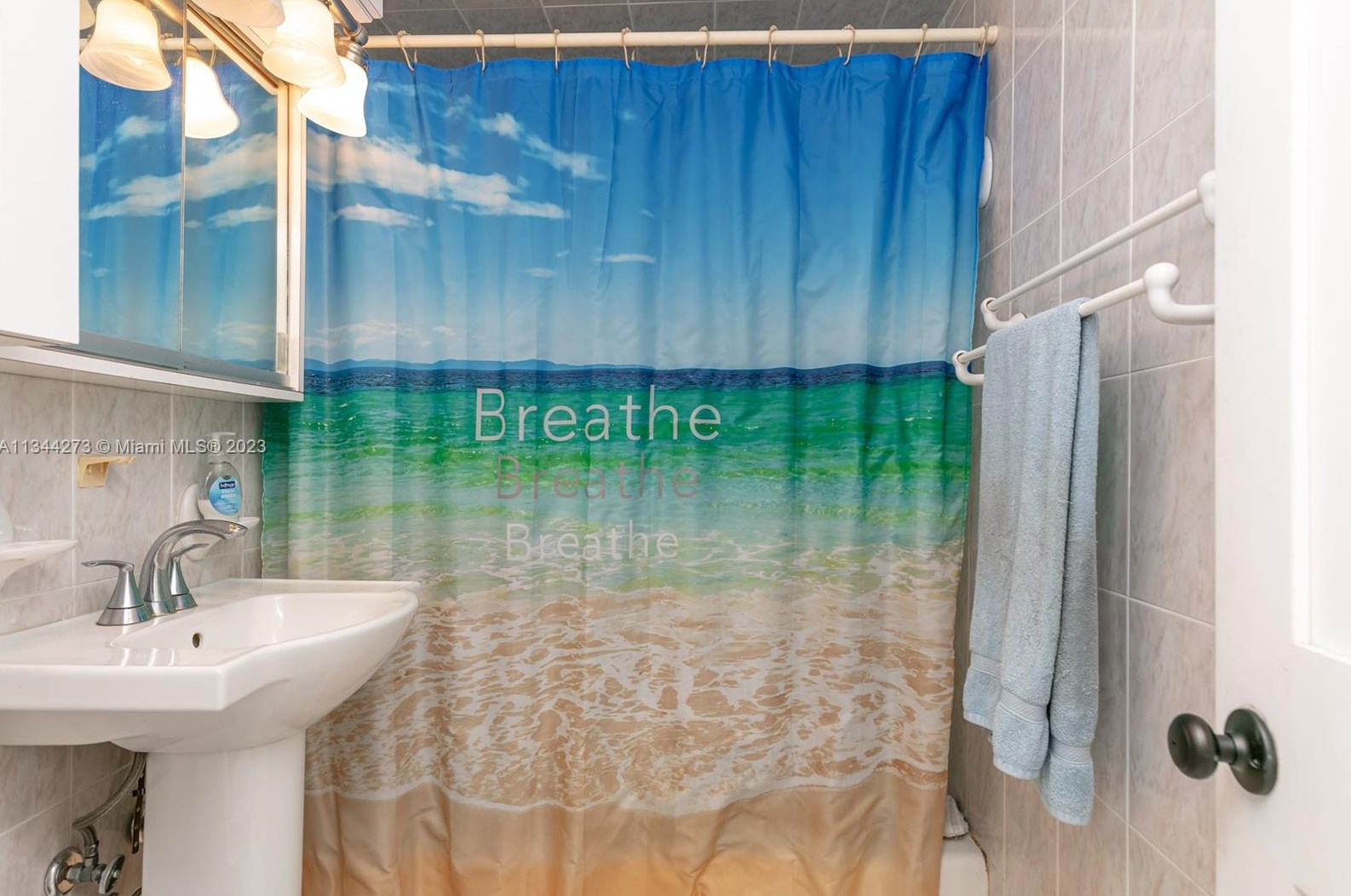 2823 Monroe St, Hollywood FL  33020-4743 exterior