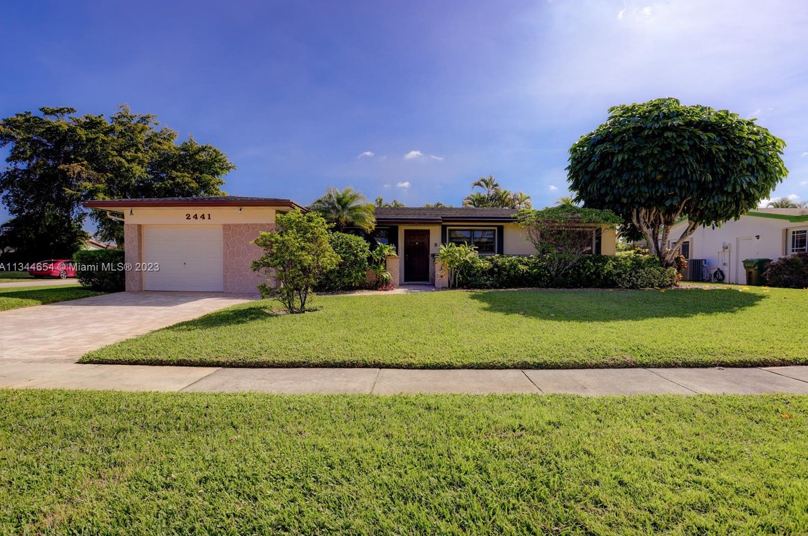 2441 83rd Ave, Hollywood, FL 33024-3544