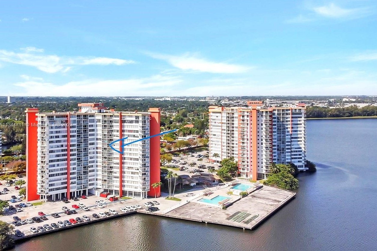 1351 Miami Gardens Dr, Miami FL 33179-4719 exterior