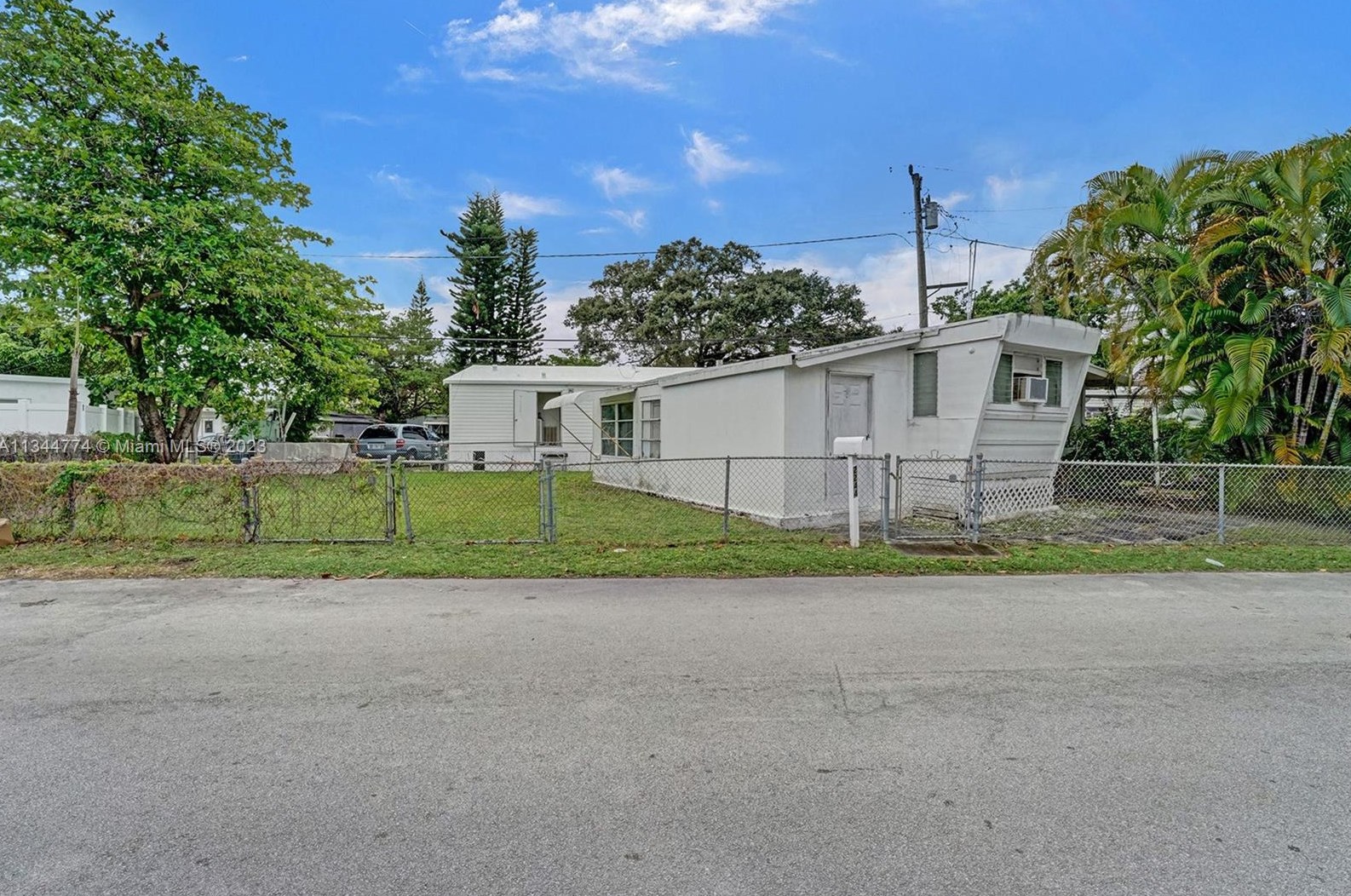 2244 136th Ln, Miami, FL 33181-1826