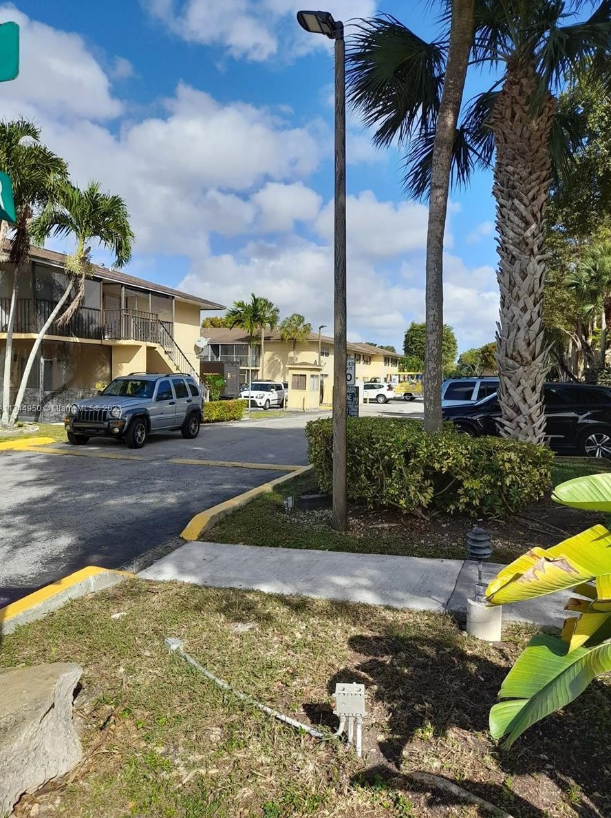 15609 73rd Circle Ter, Miami, FL 33193-1837