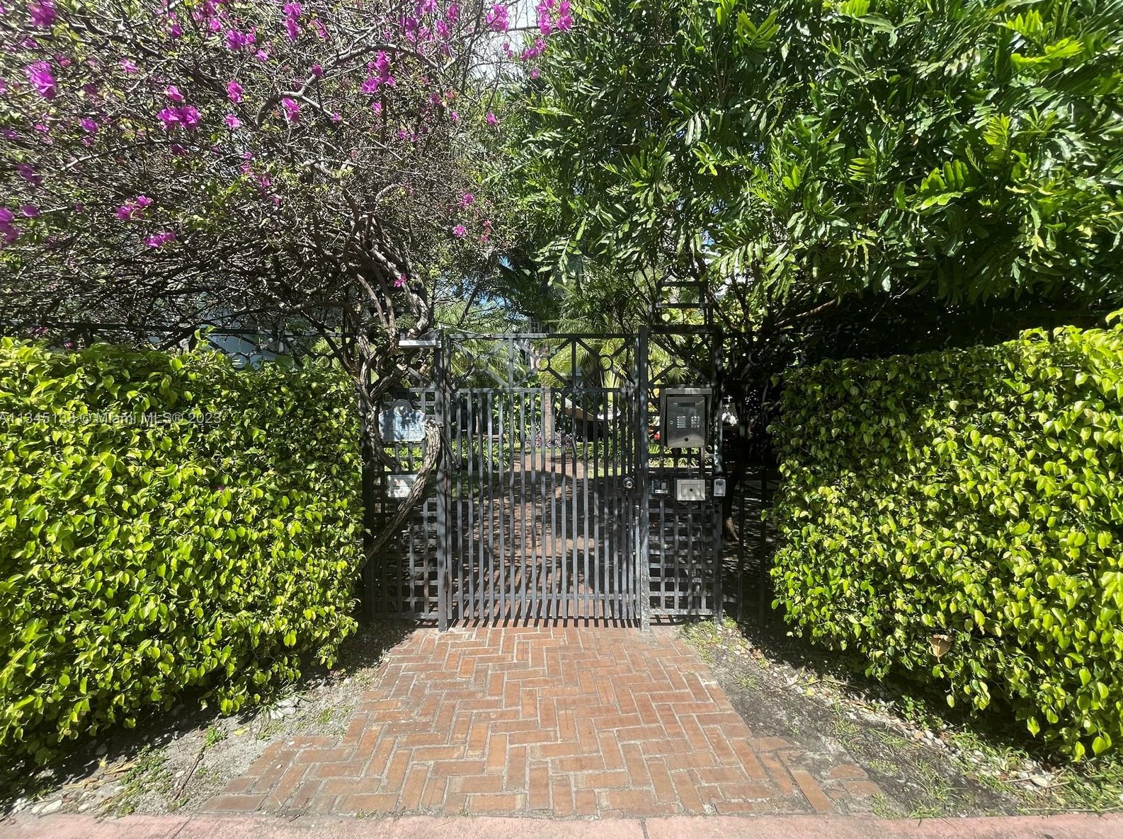 721 14th Pl, Miami FL  33139-8026 exterior