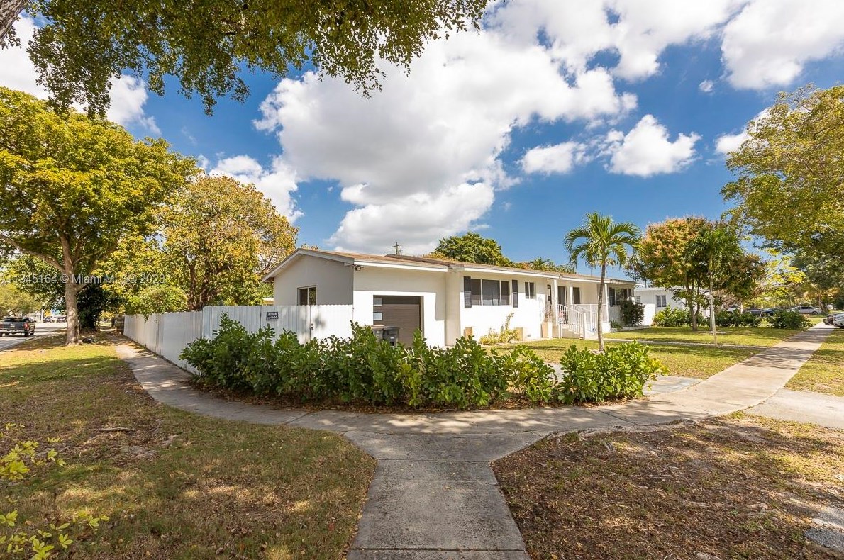 595 123rd St, Miami, FL 33161-5421