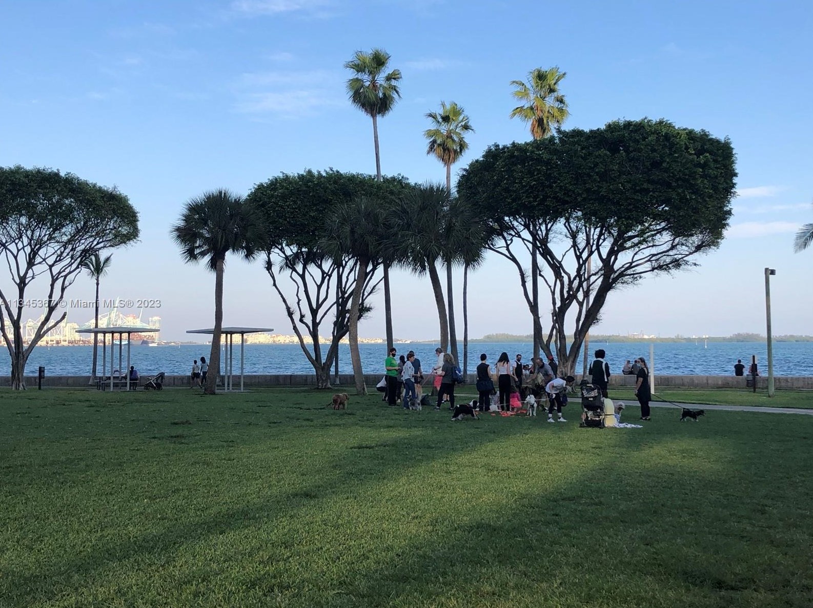 848 Brickell Key Dr, Miami FL 33131-3700 exterior