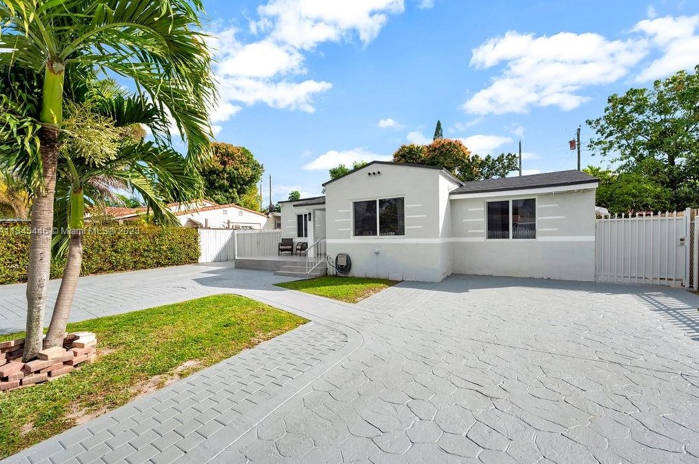 3840 12th St, Miami, FL 33126-2611