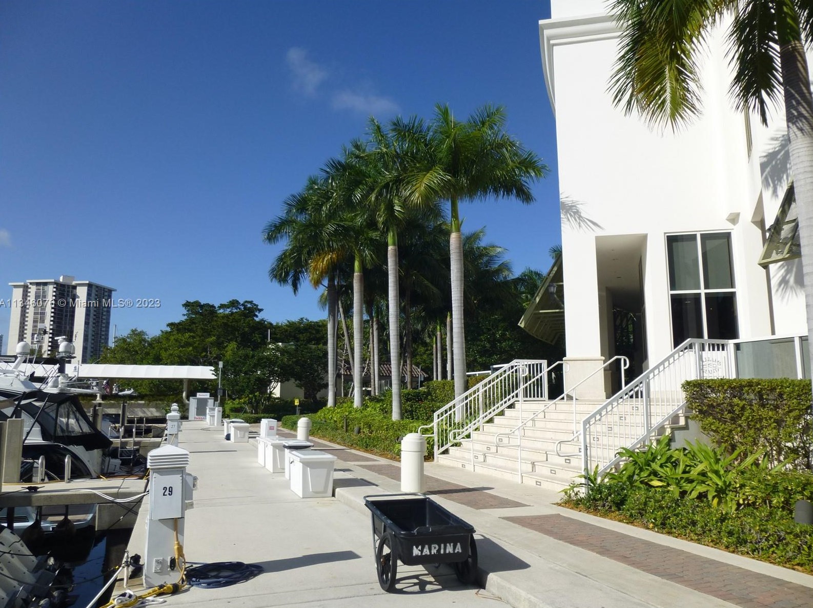 4100 Island Blvd, Miami FL 33160-5272 exterior