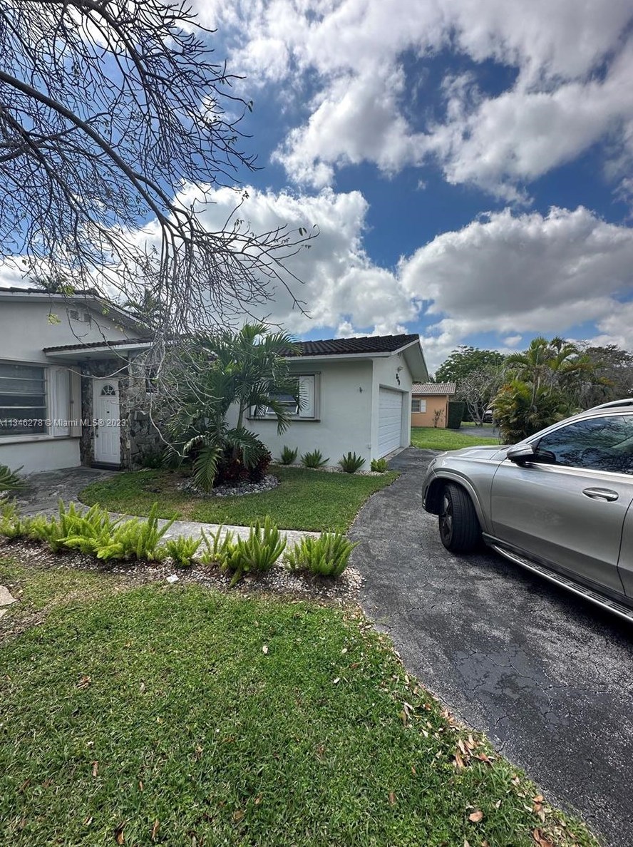 860 Westward Dr, Miami, FL 33166-5164