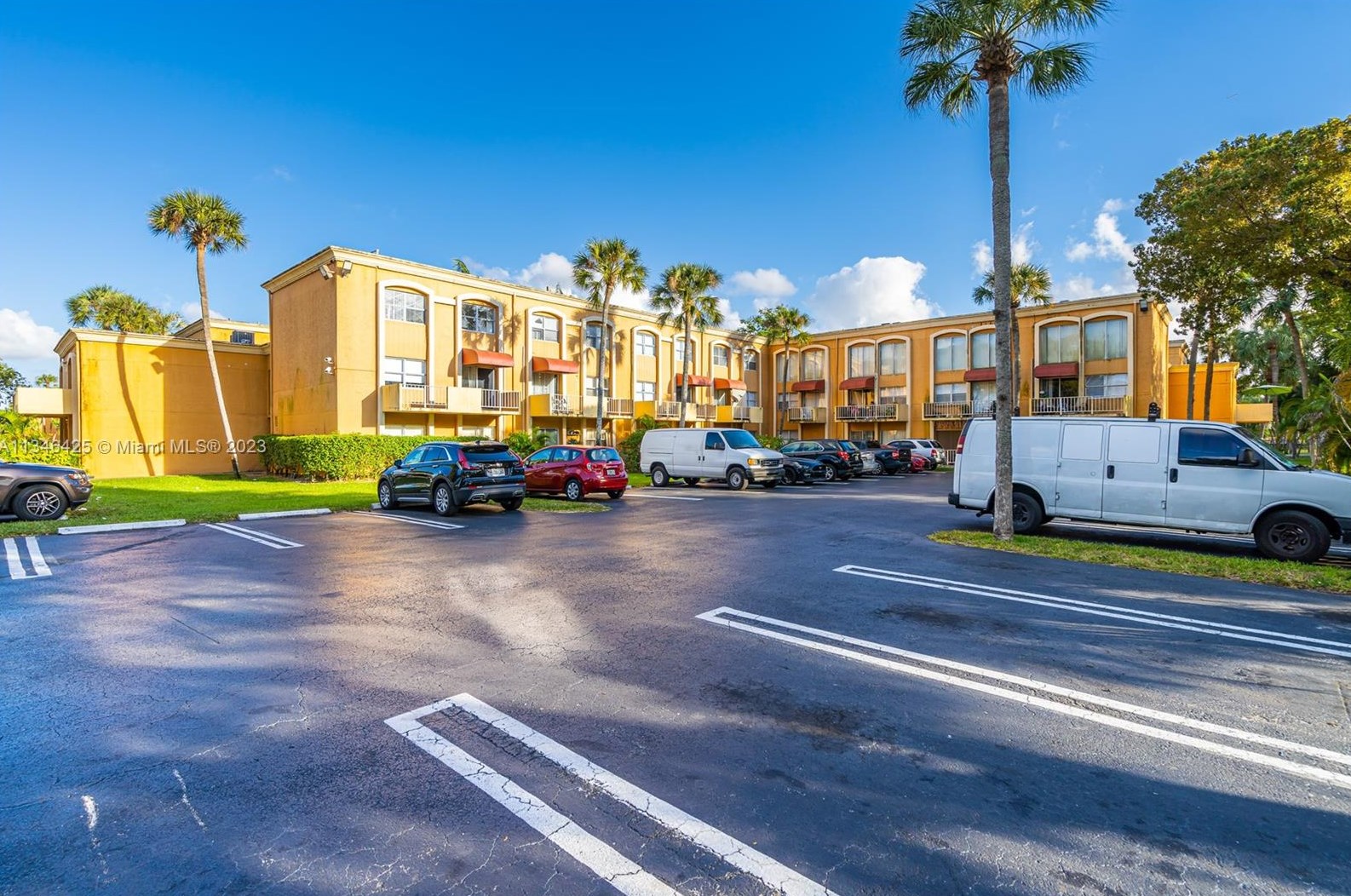 18101 Nw 68th Ave #c210, Hialeah, FL 33015