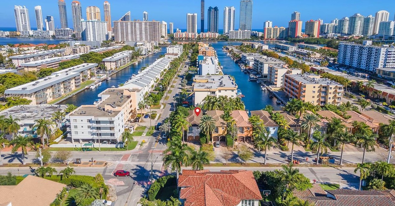 16797 35th Ave, Miami, FL 33160-3057