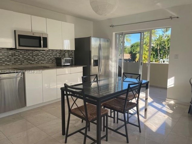 4011 Meridian Ave, Miami, FL 33140-3334