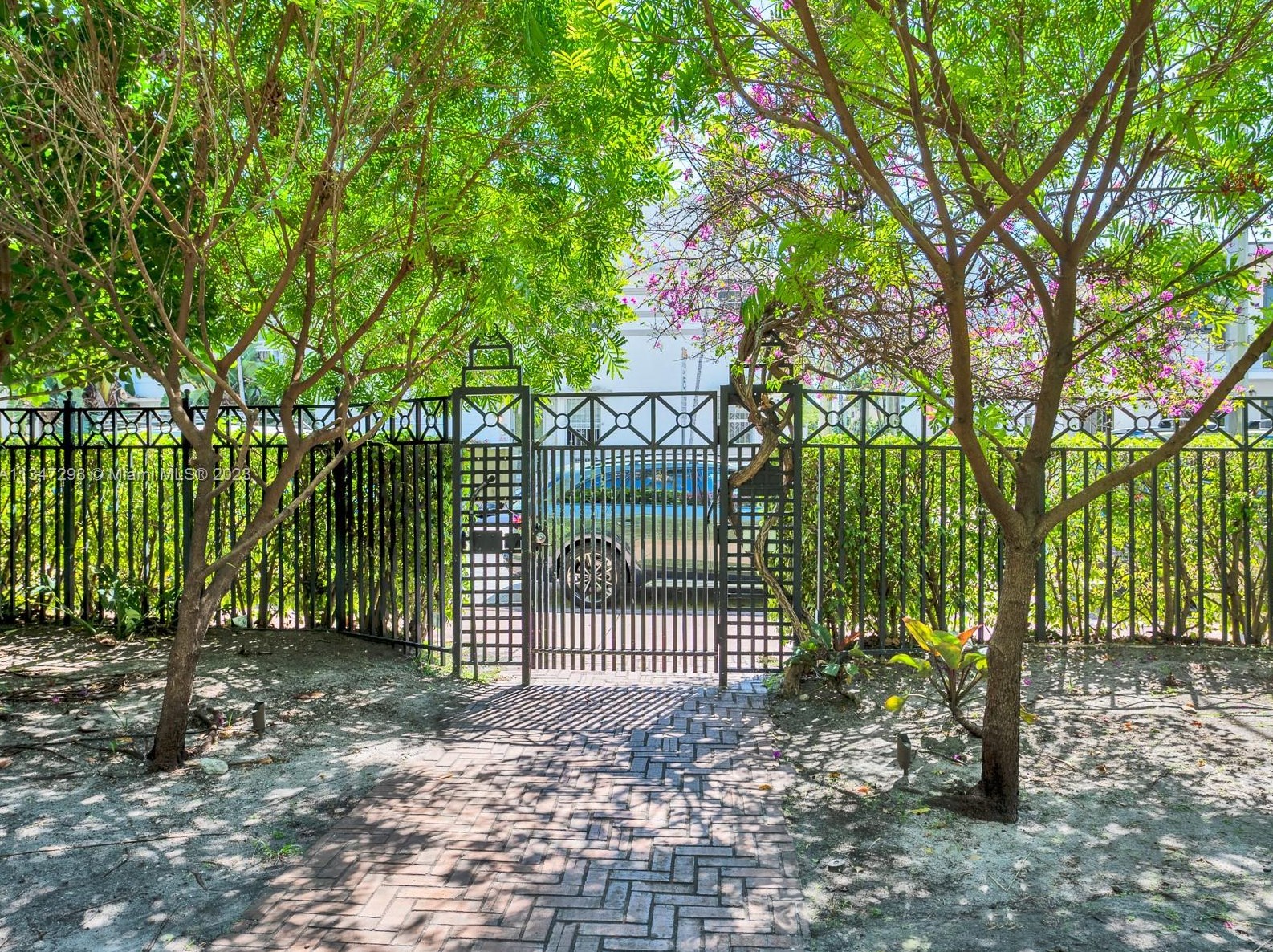 721 14th Pl, Miami FL  33139-8026 exterior