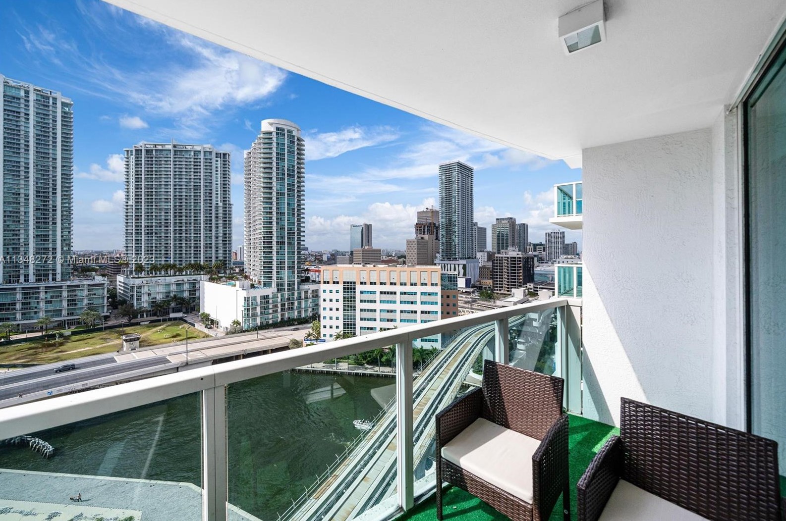 31 5th St, Miami FL 33131-2505 exterior