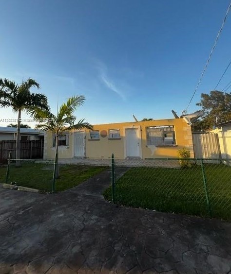 7045 22nd St, Miami, FL 33155-1690