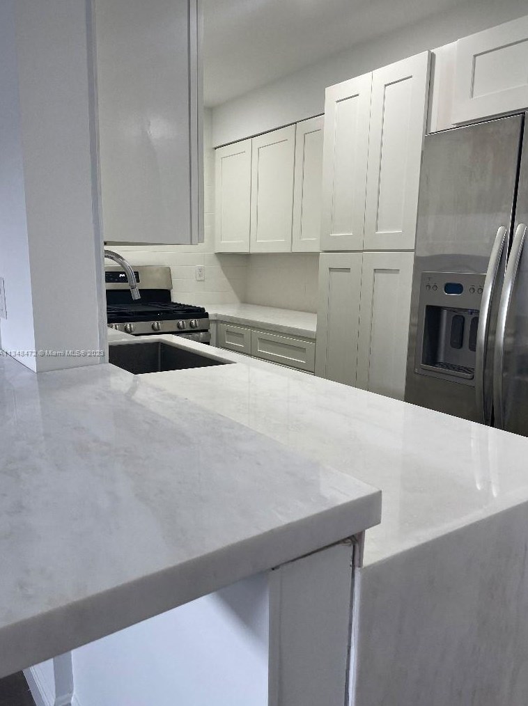 6900 Kendall Dr, Miami FL 33156-1574 exterior