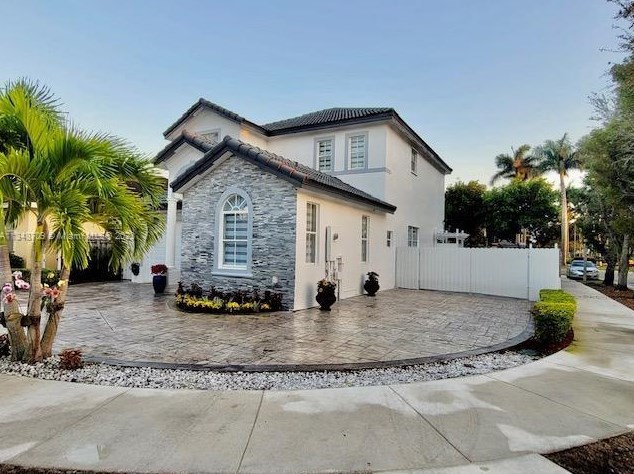16432 81st Ter, Miami, FL 33193-5716