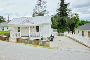 107 W Gay St, Staunton, VA 24401 - Photo 1