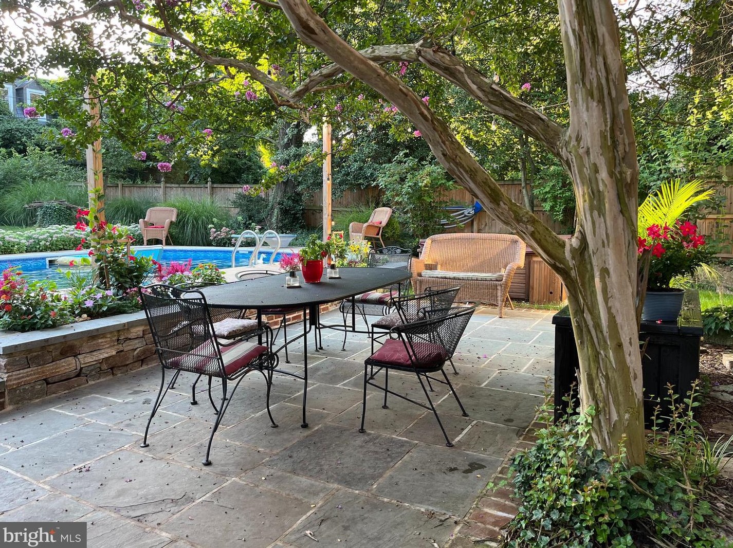 313 Wendover Rd, Baltimore, MD 21218-1128