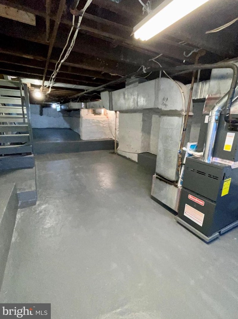 4022 Massachusetts Ave, Baltimore MD  21229-3765 exterior