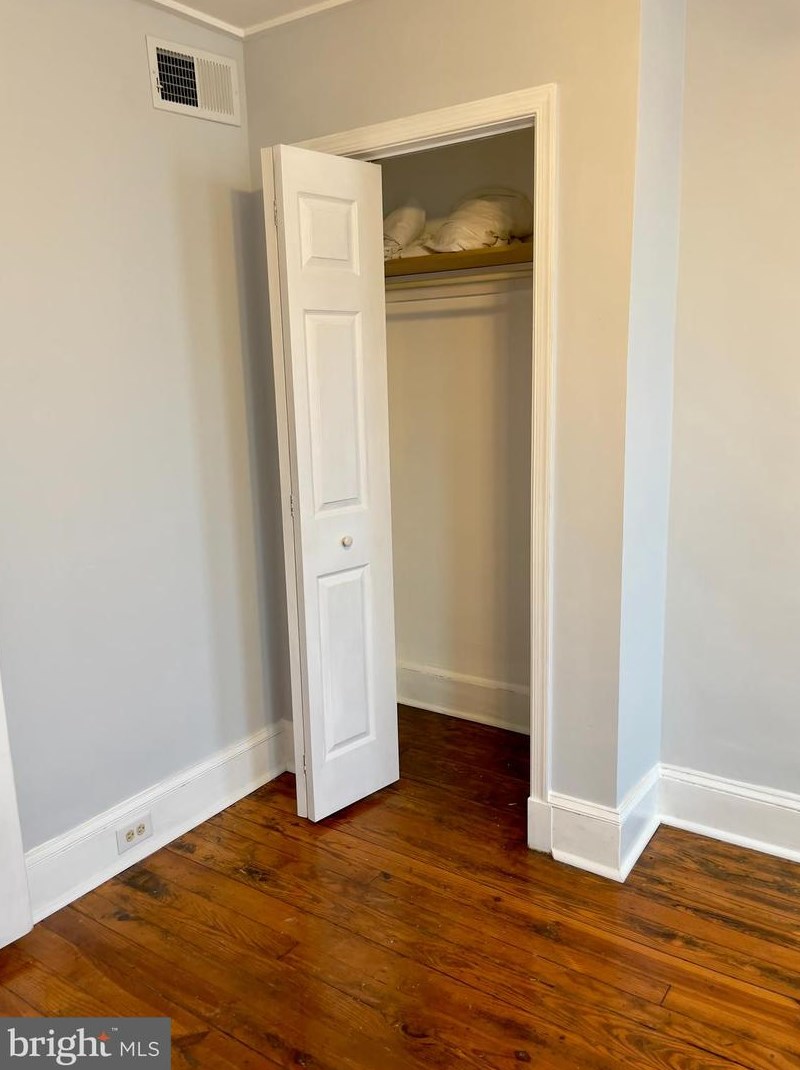 4022 Massachusetts Ave, Baltimore MD  21229-3765 exterior