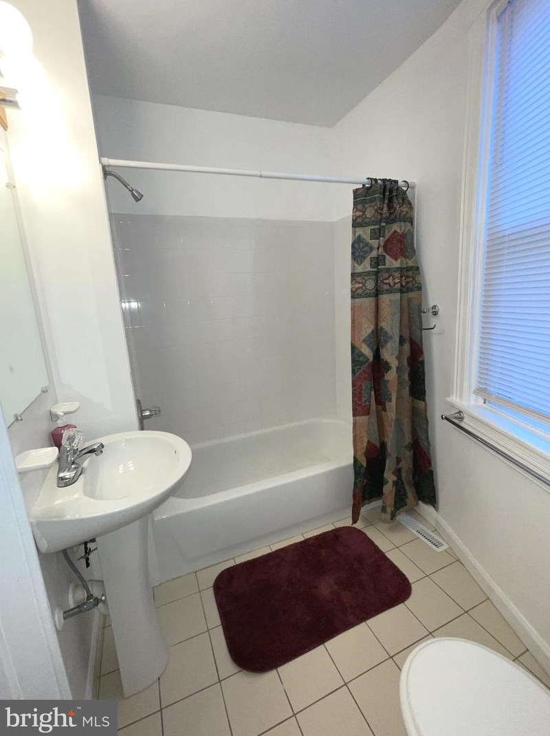 4022 Massachusetts Ave, Baltimore MD  21229-3765 exterior