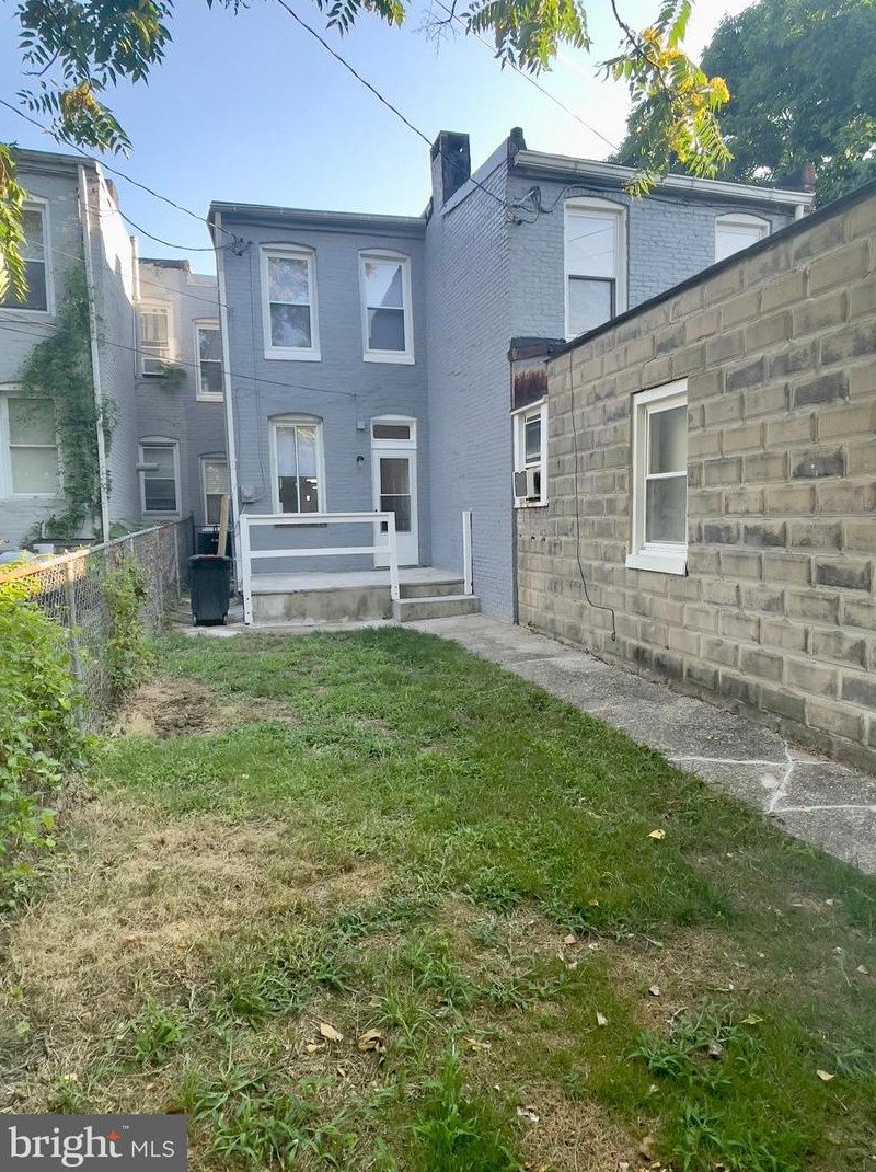 4022 Massachusetts Ave, Baltimore MD  21229-3765 exterior