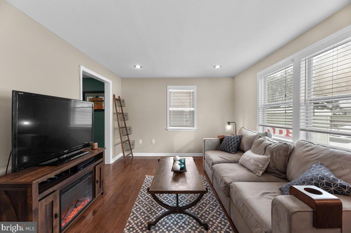 728 Templecliff Rd, Baltimore, MD 21208-4627