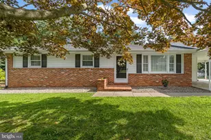 1518 Woodridge Ln, Sykesville, MD 21784 - Photo 1