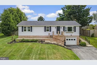 516 Gateway Drive W, Thurmont, MD 21788 - Photo 1